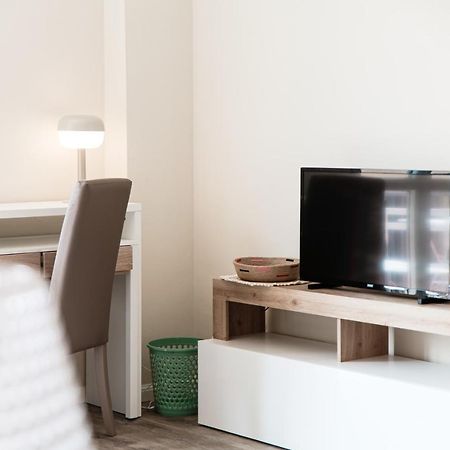 Lovely Suite With Private Parking In 코모 외부 사진