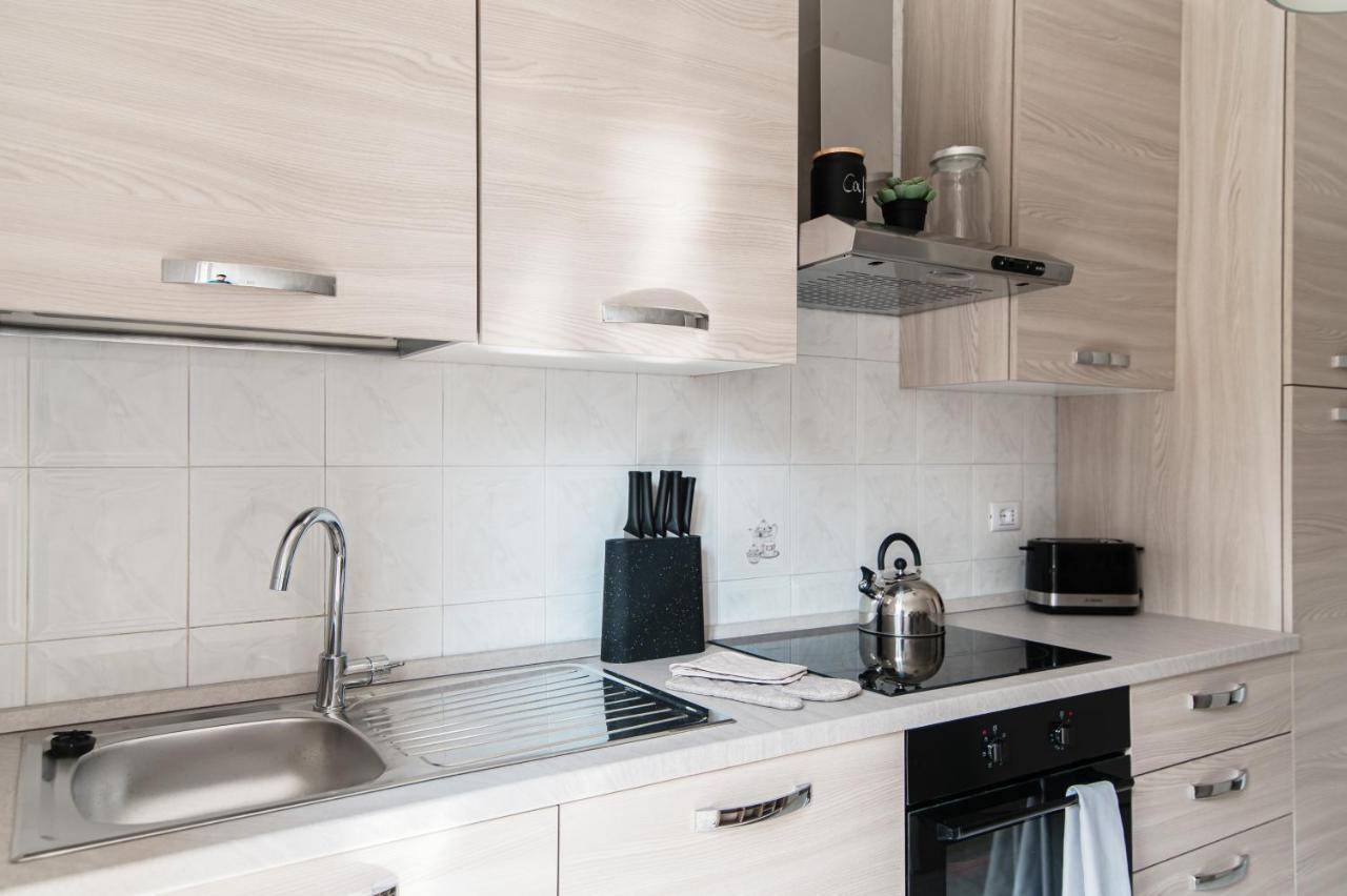 Lovely Suite With Private Parking In 코모 외부 사진