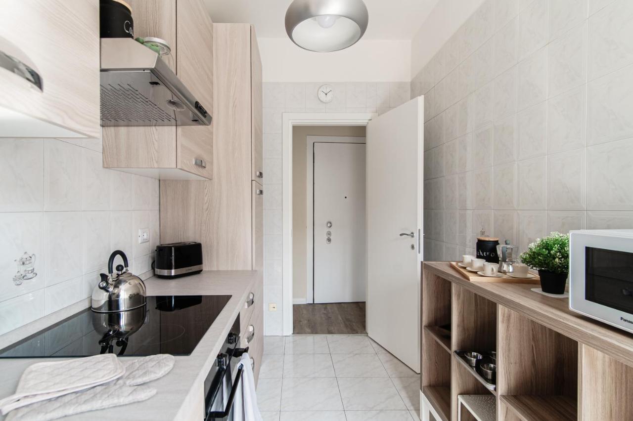 Lovely Suite With Private Parking In 코모 외부 사진